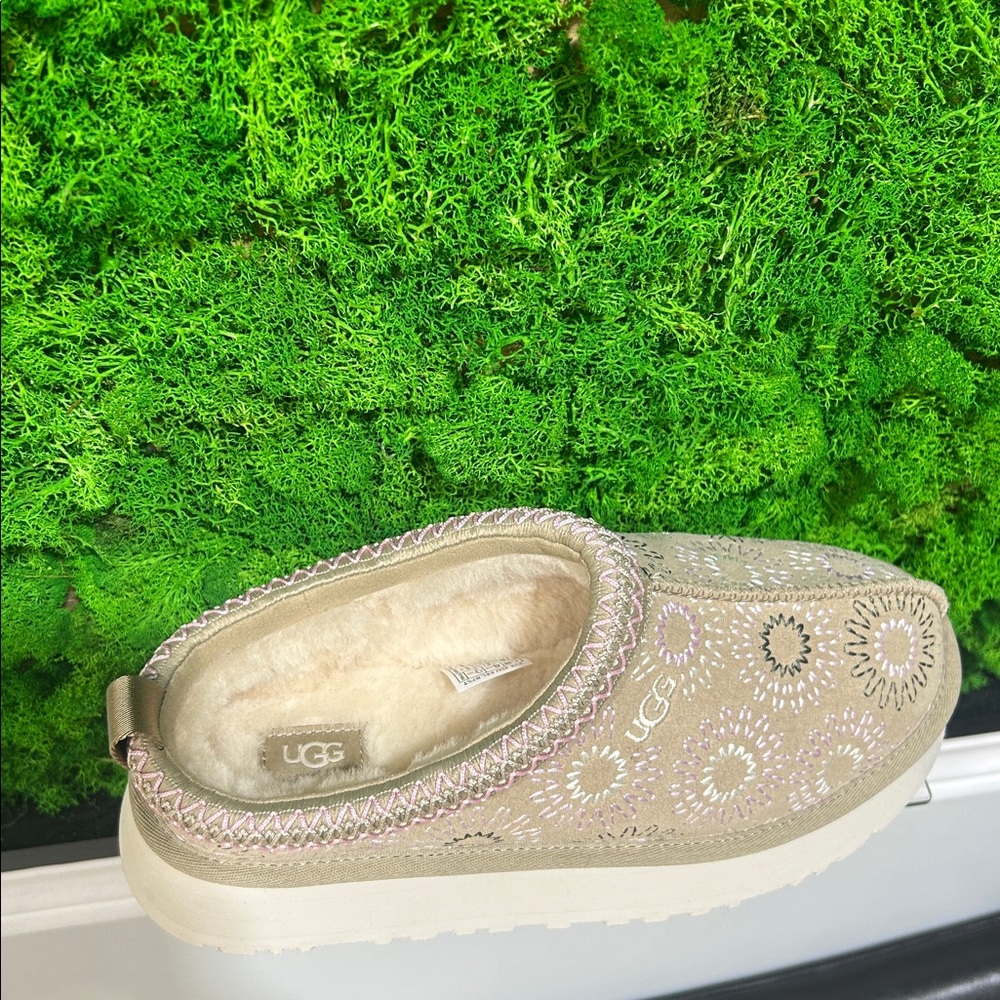 🇨🇦  UGG Women's Tazz Sun Stitch - Picture 8 of 10